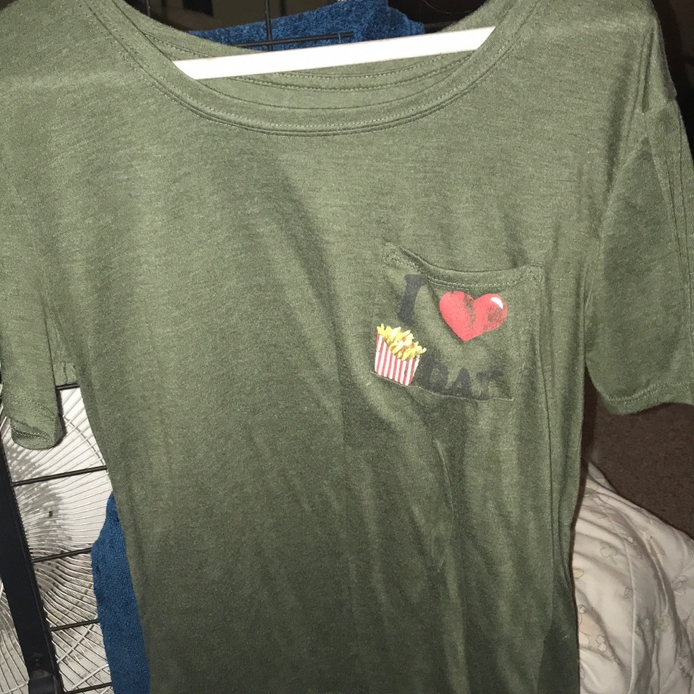 Green “I love fry day” shirt